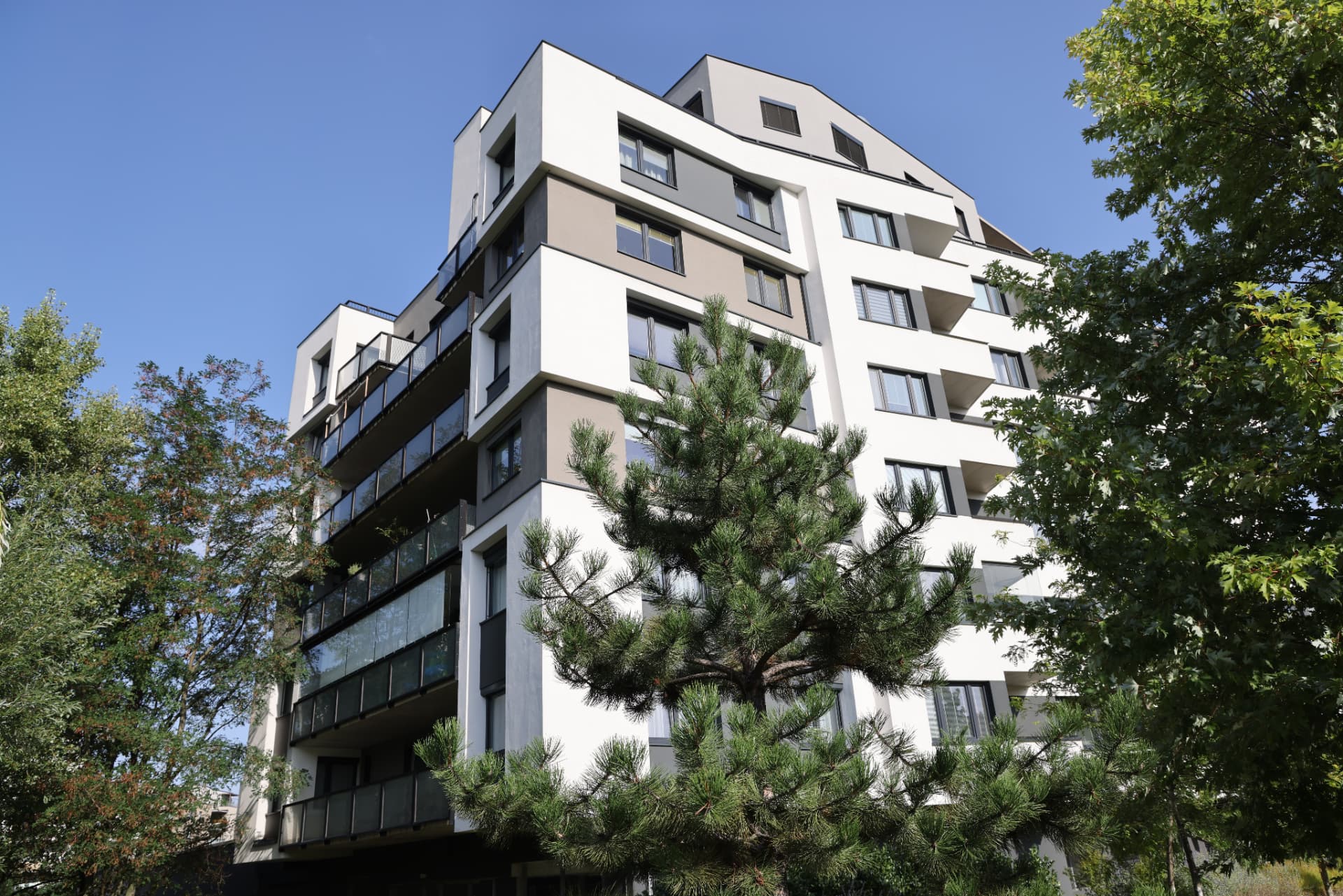 Facade of the new Prosecká zahrada building